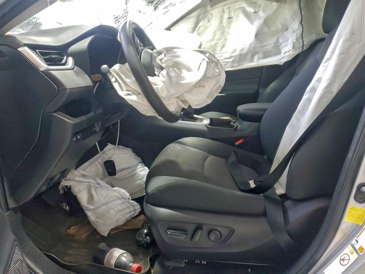 2019 TOYOTA RAV4 XLE photo 13