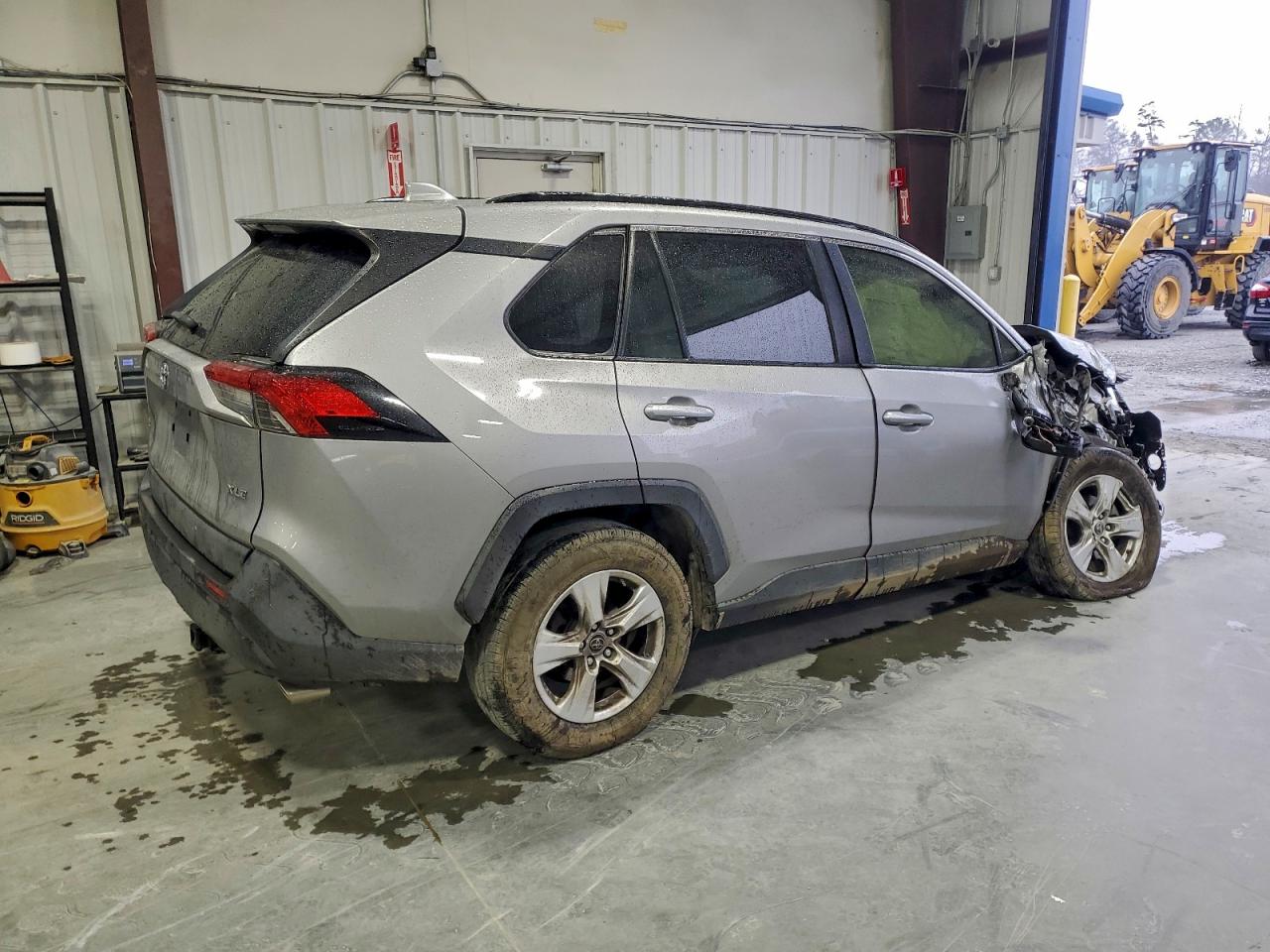 2019 TOYOTA RAV4 XLE photo 5