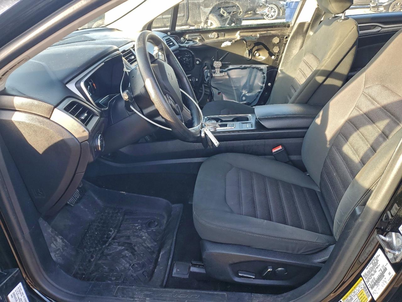 2017 FORD FUSION SE photo 19