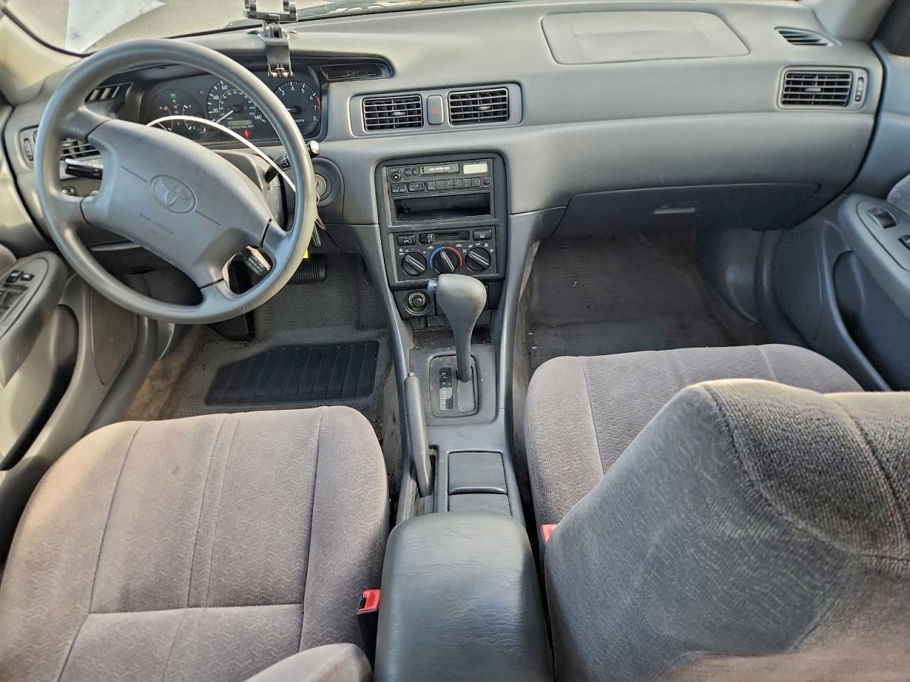 1997 TOYOTA CAMRY LE photo 8
