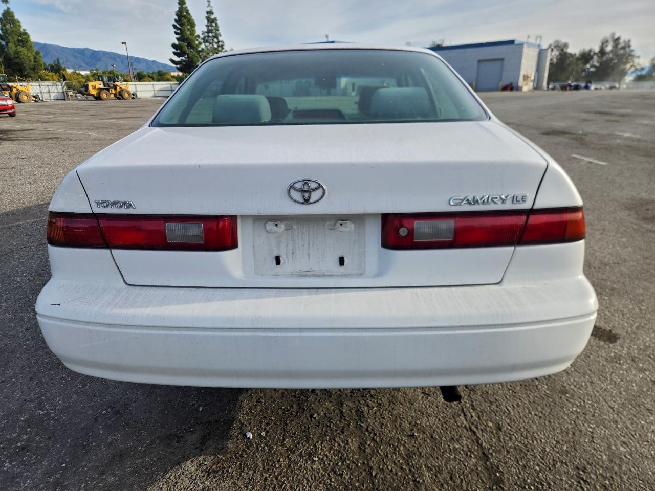 1997 TOYOTA CAMRY LE photo 6