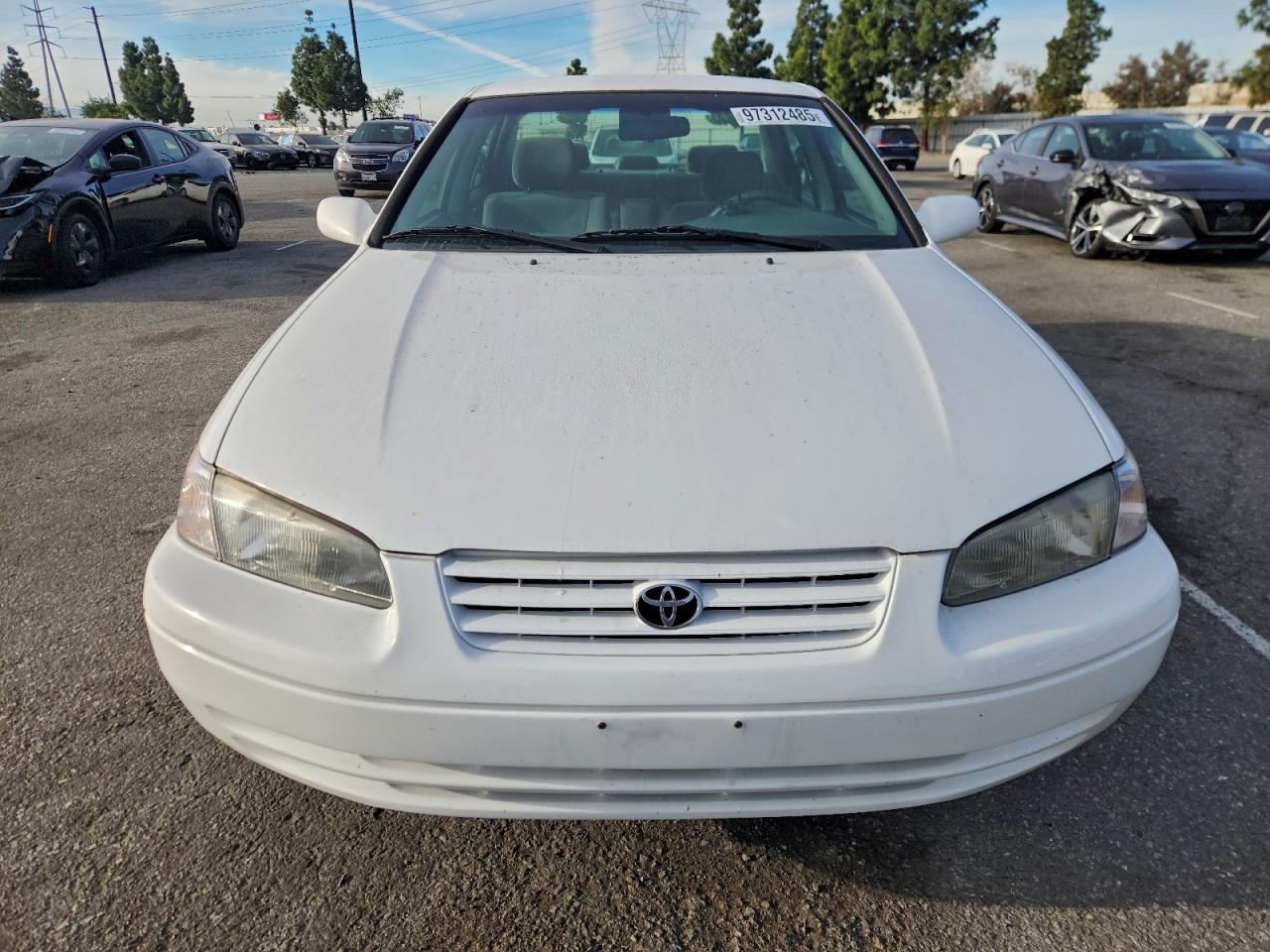 1997 TOYOTA CAMRY LE photo 5