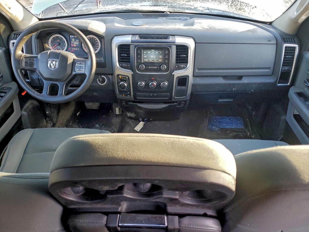 2017 RAM 1500 SLT photo 8