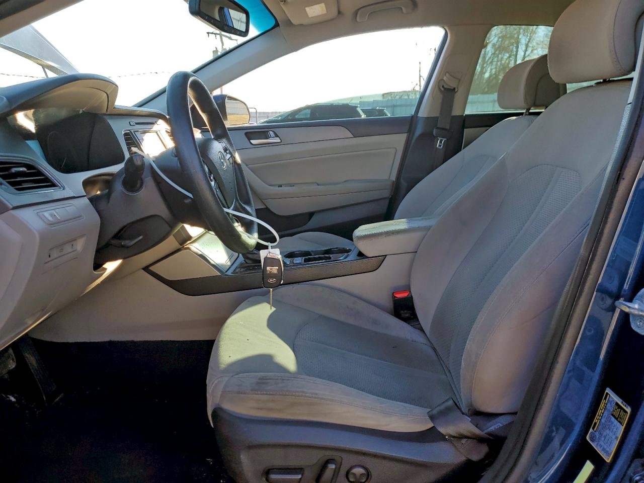 2015 HYUNDAI SONATA SE photo 25