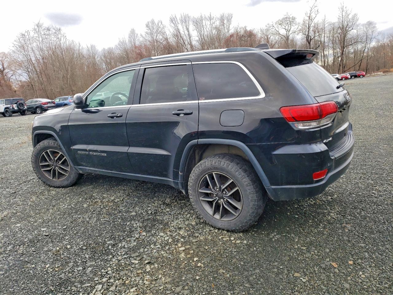2020 JEEP GRAND CHEROKEE LAREDO photo 3