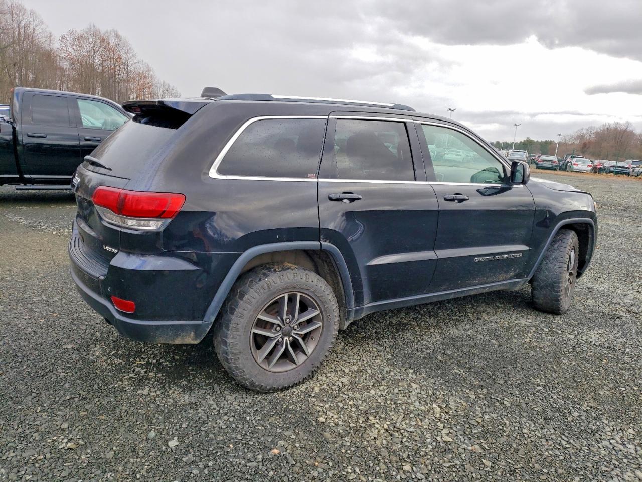 2020 JEEP GRAND CHEROKEE LAREDO photo 5