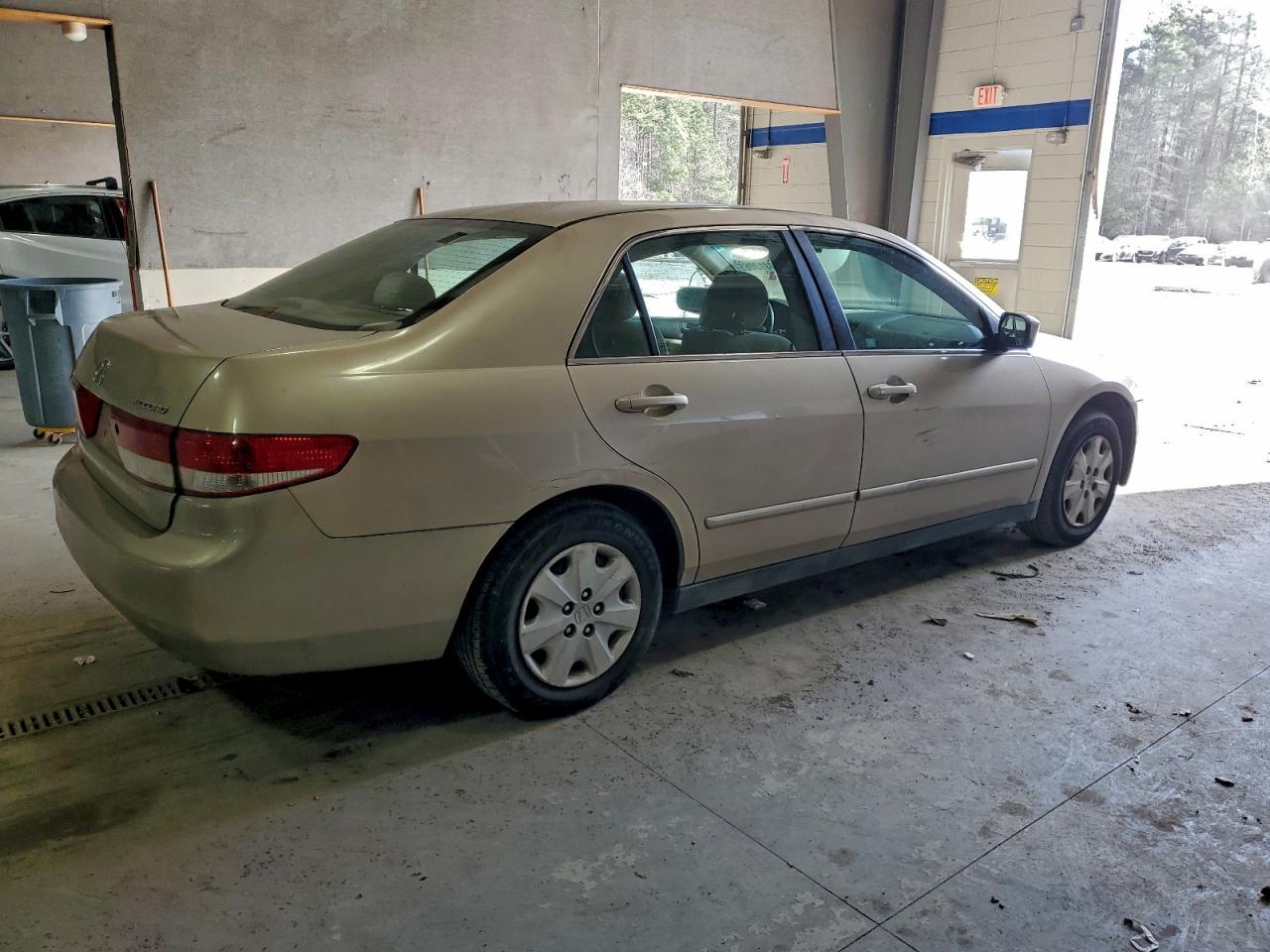 2004 HONDA ACCORD LX photo 5