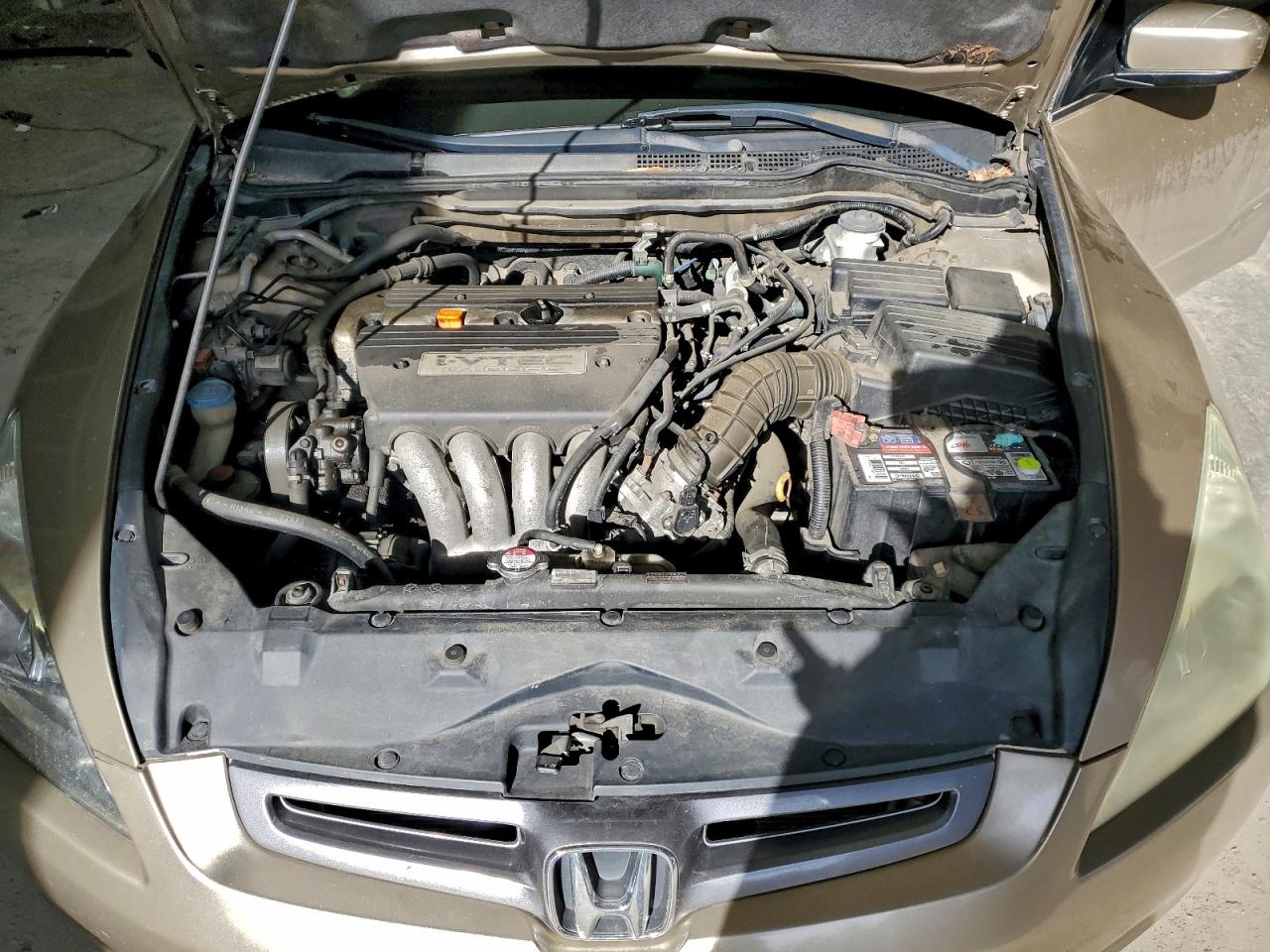 2004 HONDA ACCORD LX photo 21