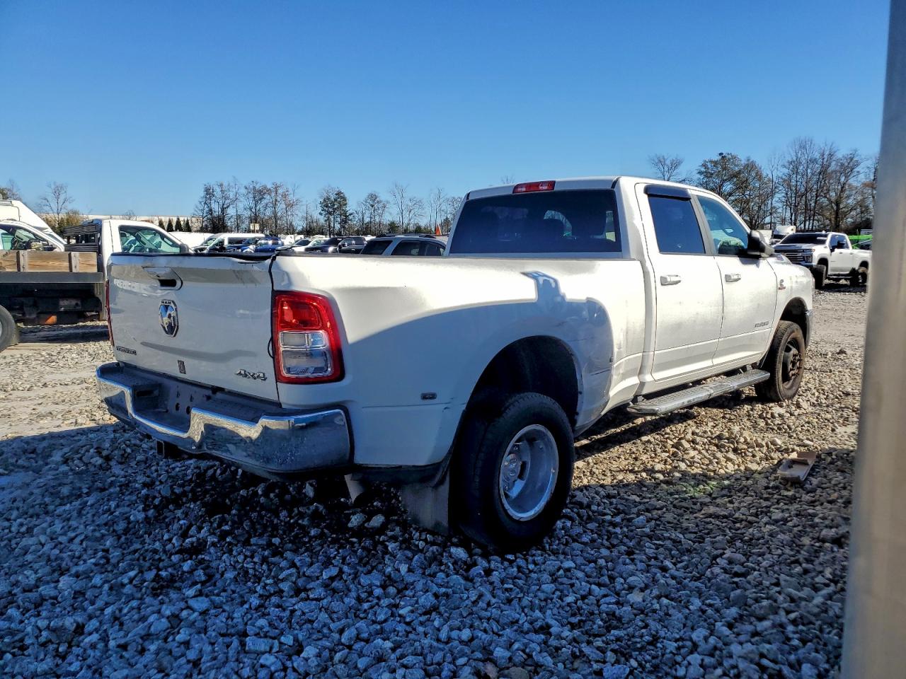 2021 RAM 3500 BIG HORN photo 3
