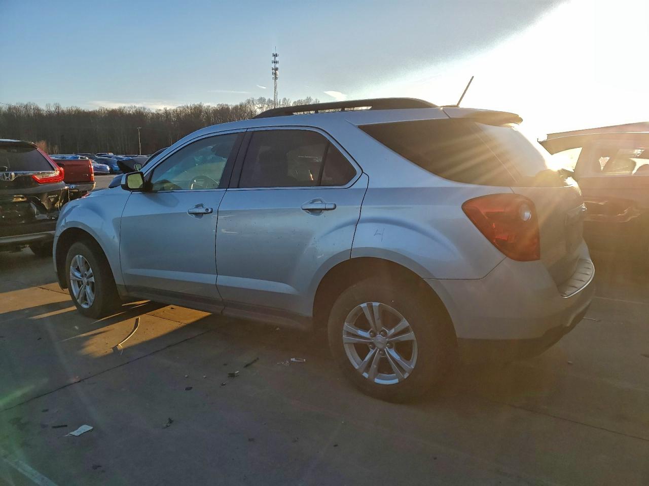 2015 CHEVROLET EQUINOX LT photo 2