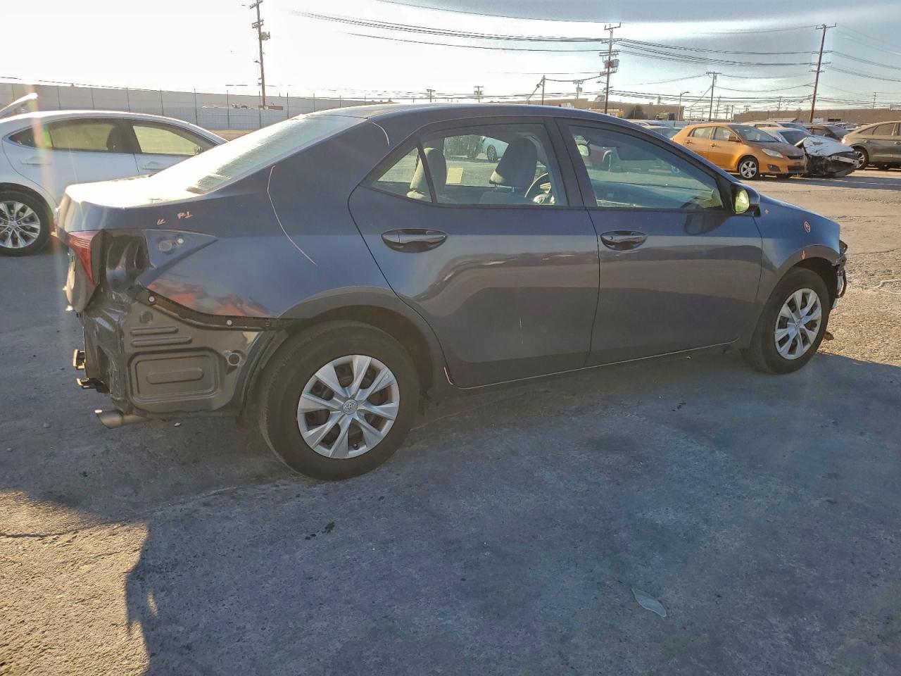 2017 TOYOTA COROLLA L photo 3