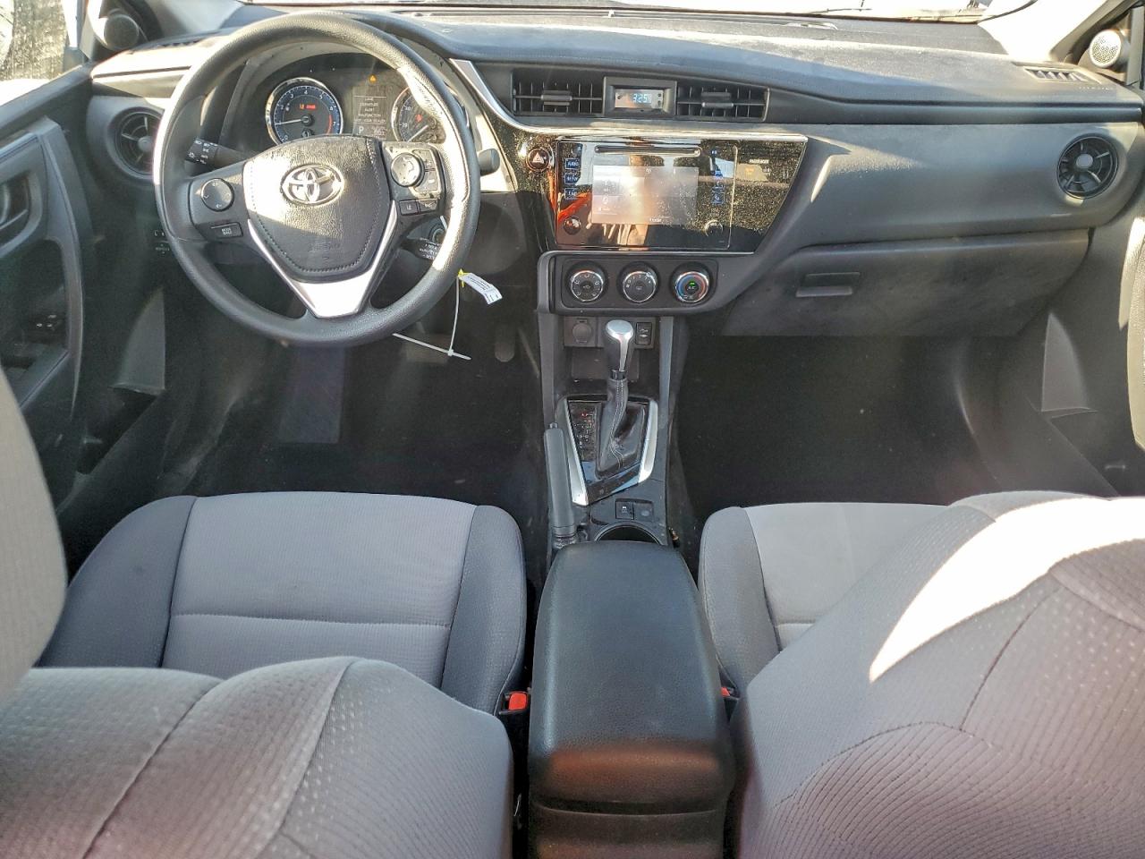 2017 TOYOTA COROLLA L photo 8