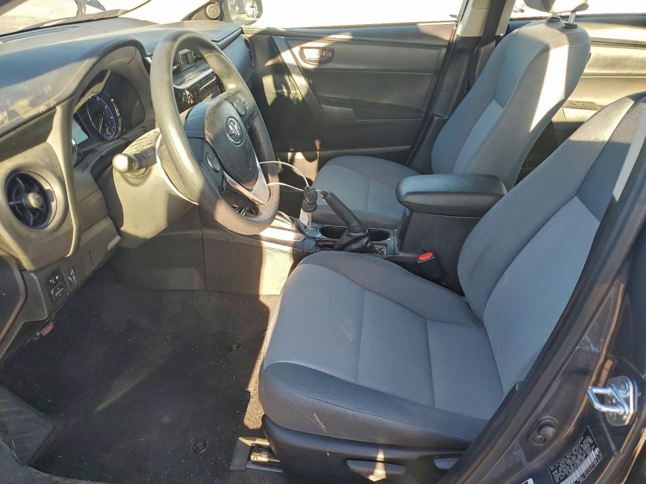 2017 TOYOTA COROLLA L photo 7