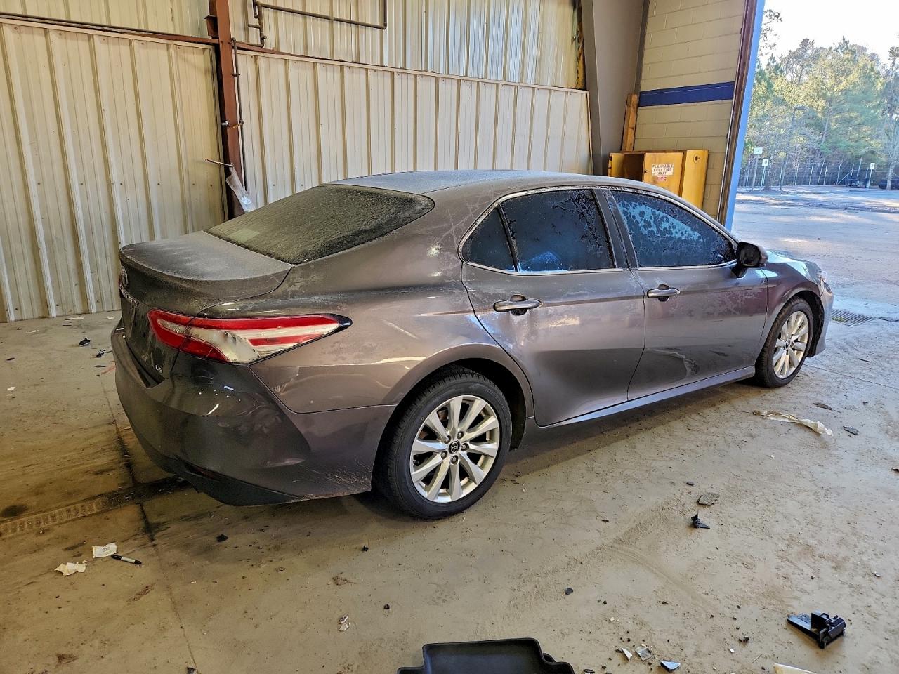 2018 TOYOTA CAMRY L photo 5