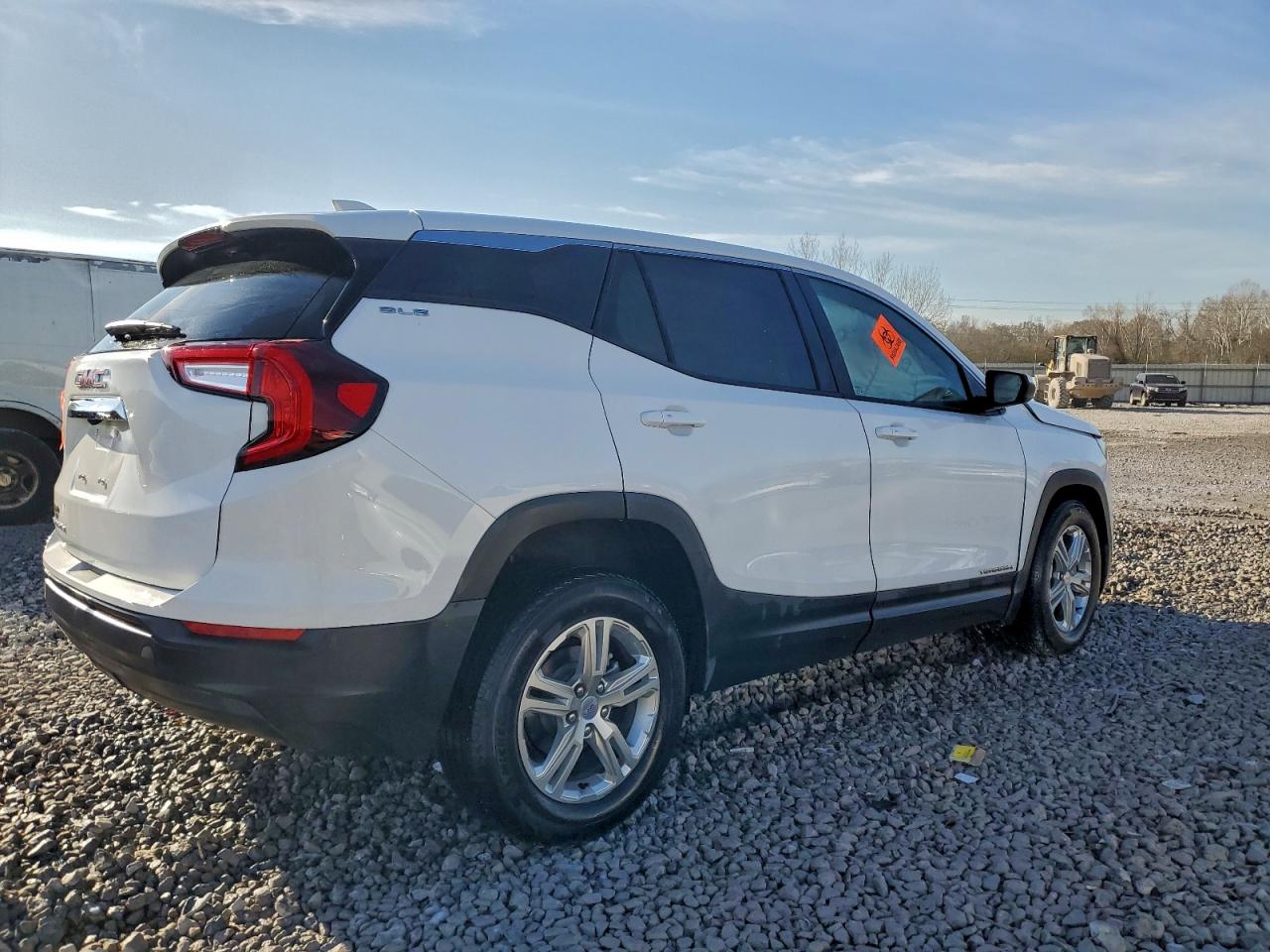 2024 GMC TERRAIN SLE photo 5
