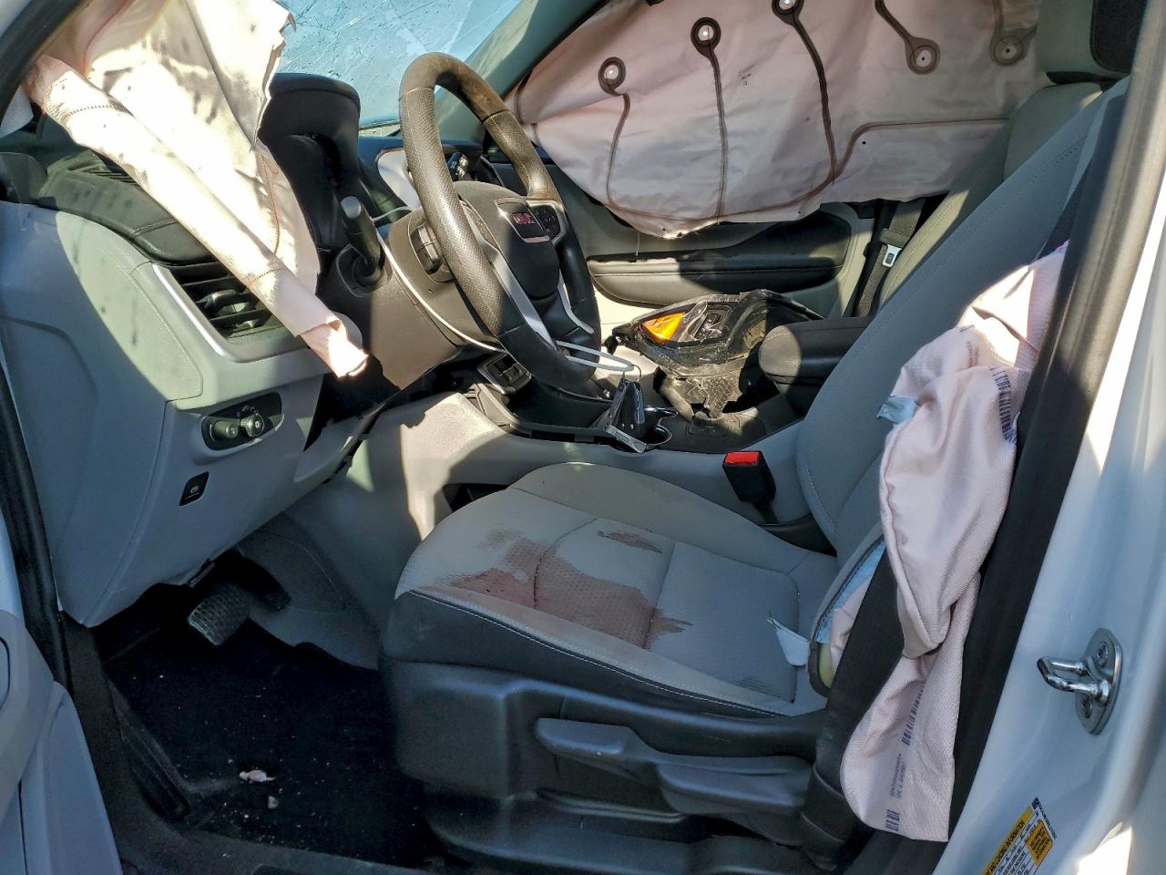2024 GMC TERRAIN SLE photo 13