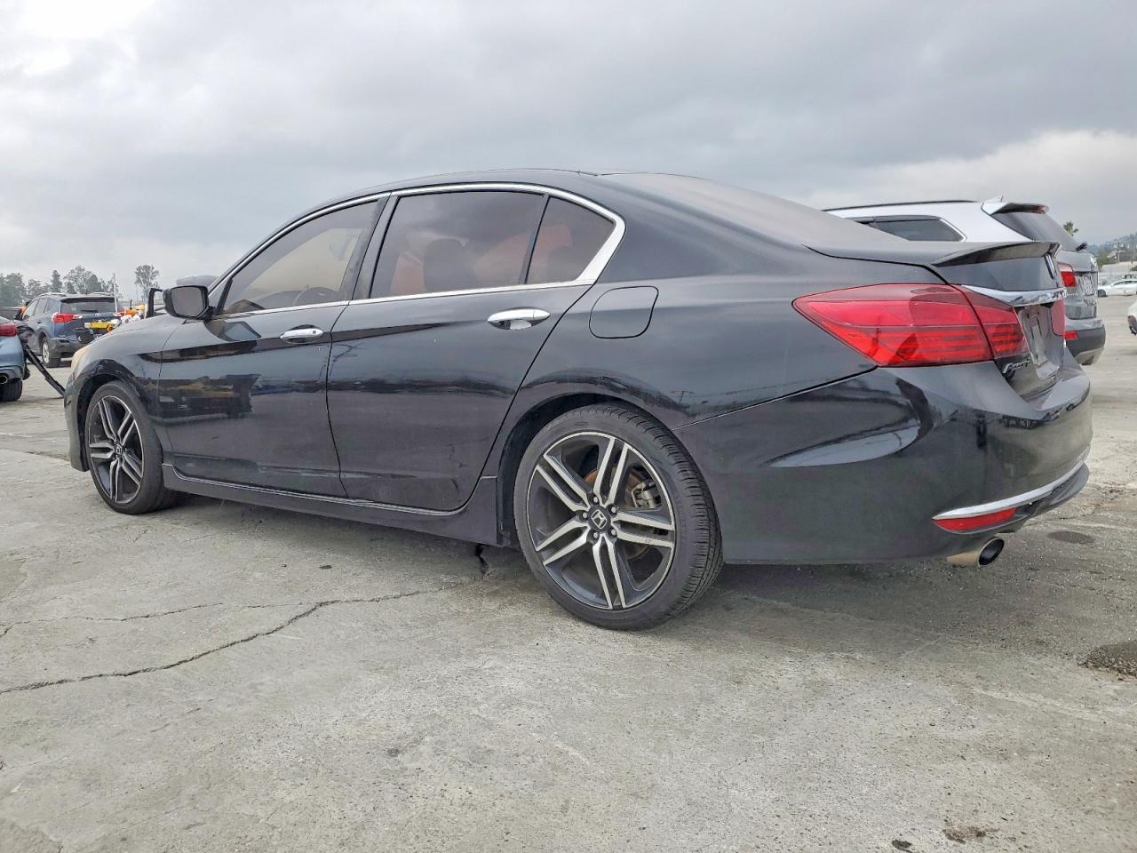 2017 HONDA ACCORD SPORT photo 2