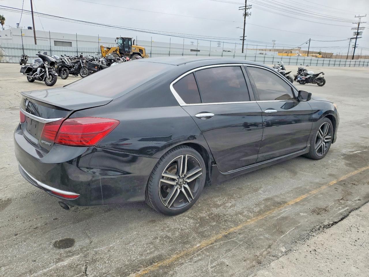 2017 HONDA ACCORD SPORT photo 3