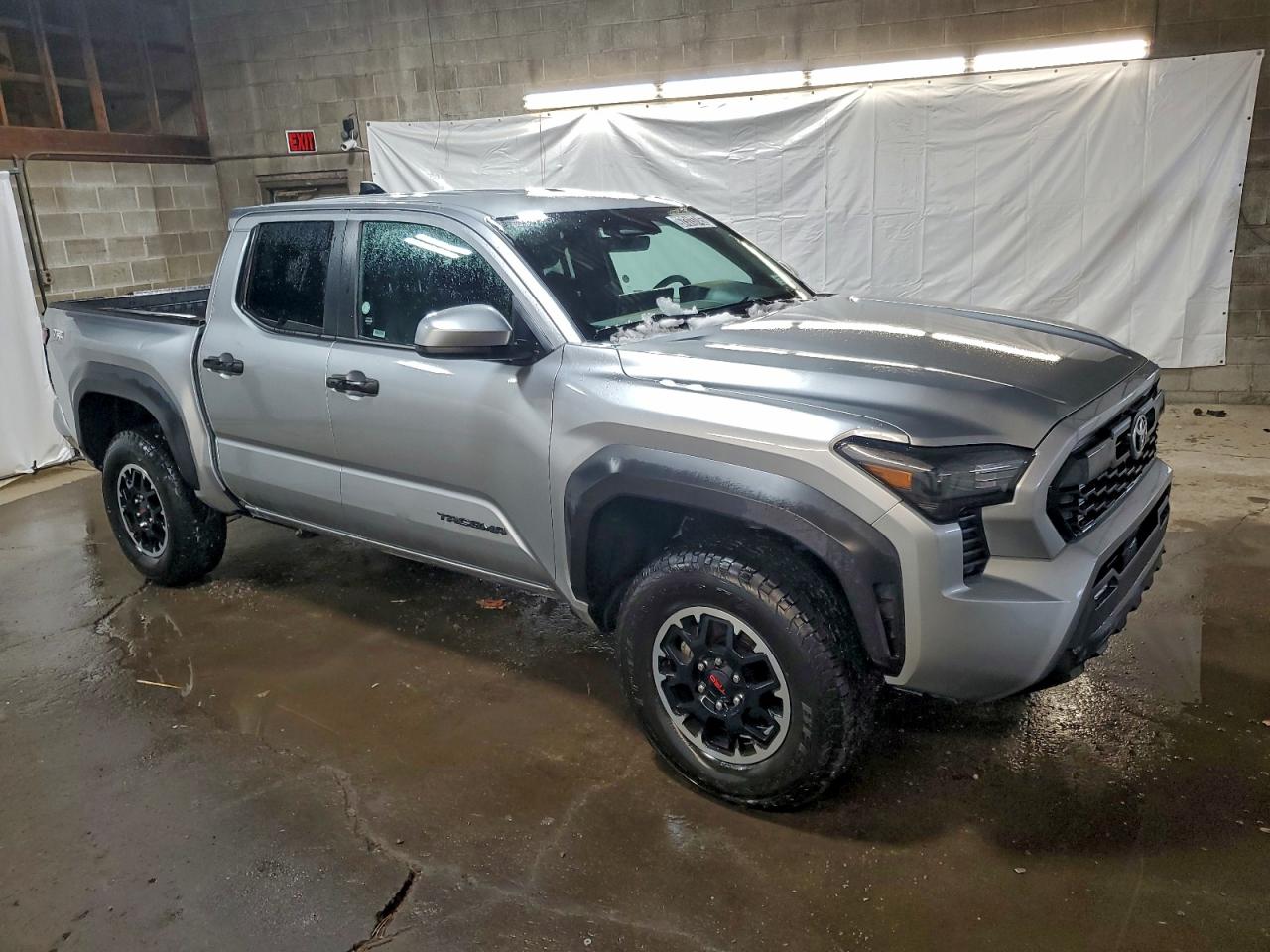 2025 TOYOTA TACOMA DOUBLE CAB photo 4
