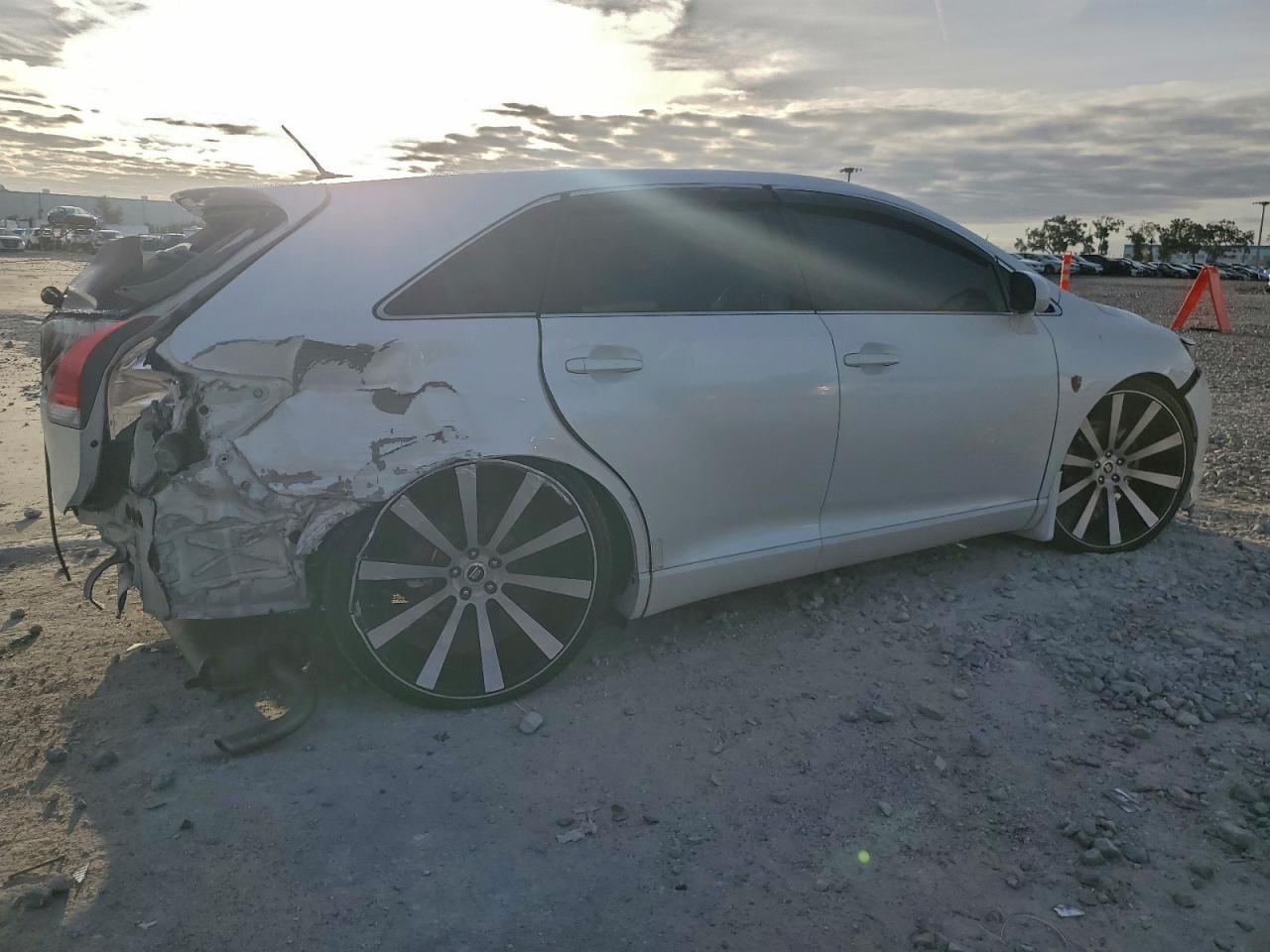 2012 TOYOTA VENZA LE photo 5