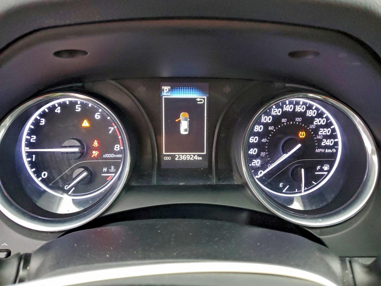 2019 TOYOTA CAMRY L photo 9
