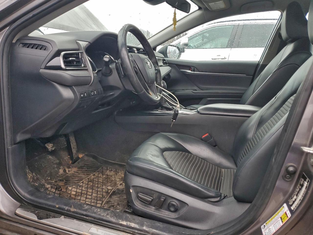 2019 TOYOTA CAMRY L photo 7