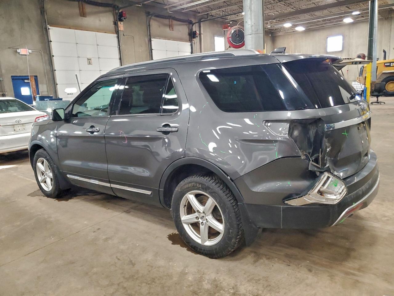 2016 FORD EXPLORER XLT photo 3