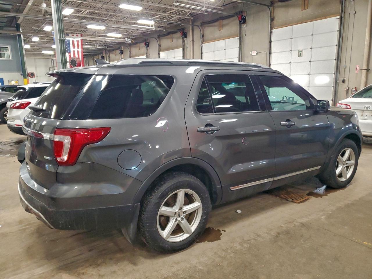 2016 FORD EXPLORER XLT photo 5