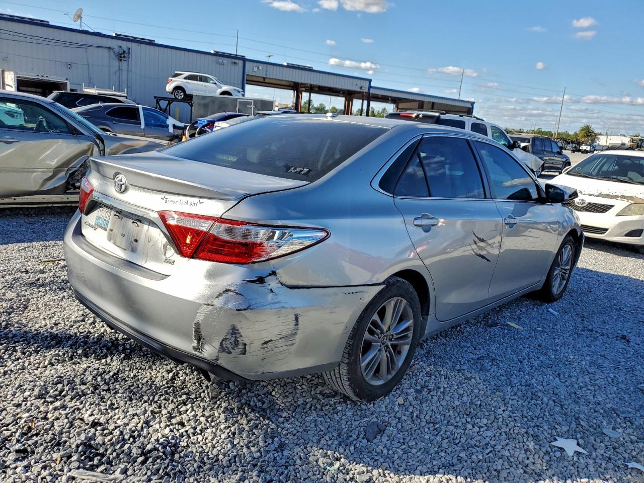 2016 TOYOTA CAMRY LE photo 5