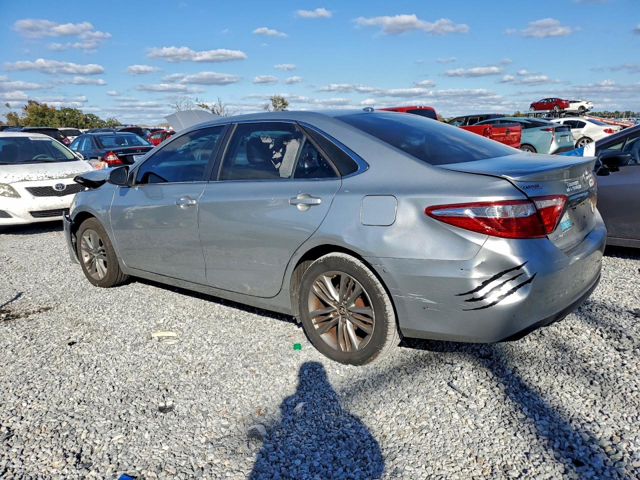 2016 TOYOTA CAMRY LE photo 3