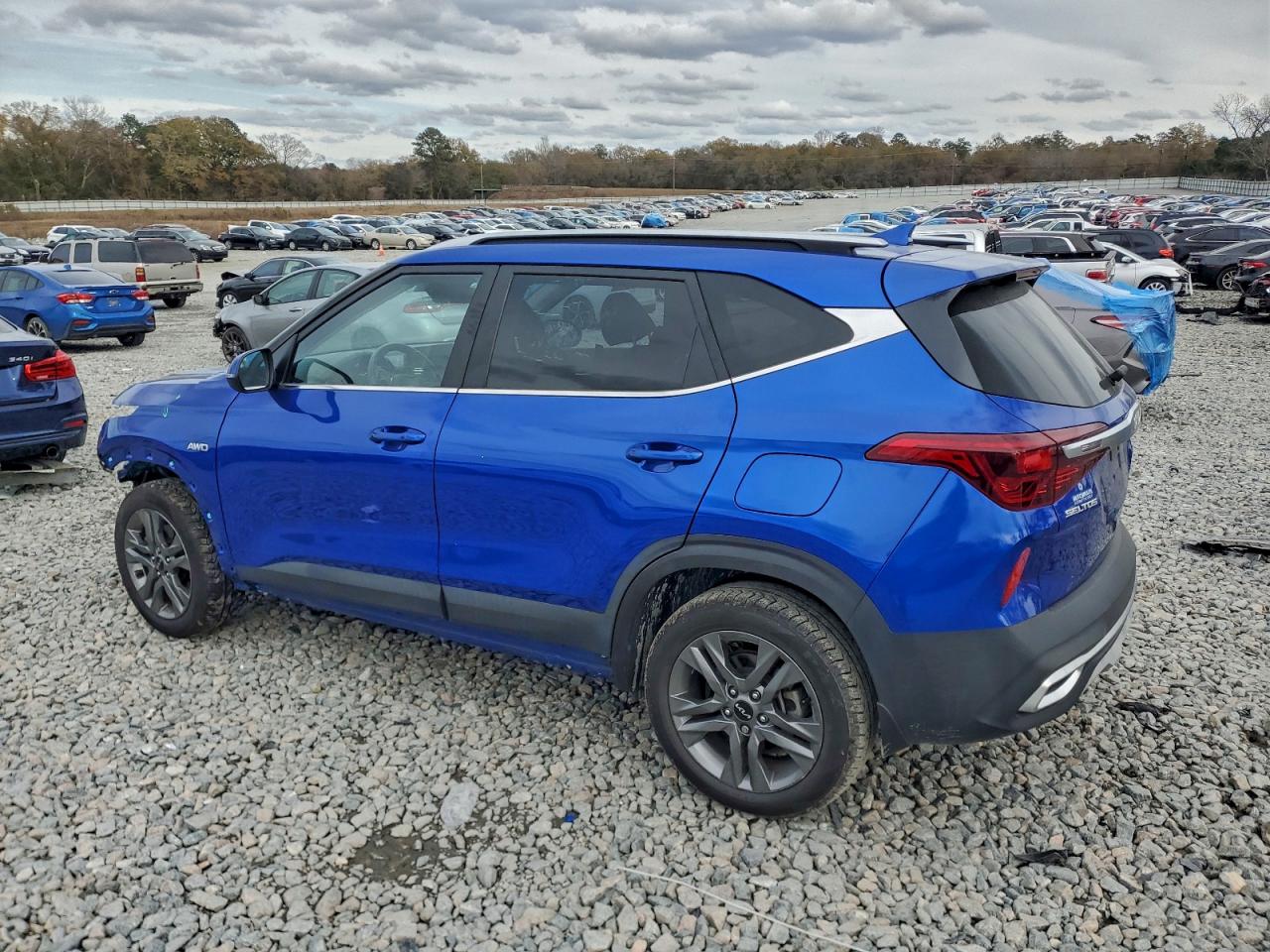 2023 KIA SELTOS S photo 2