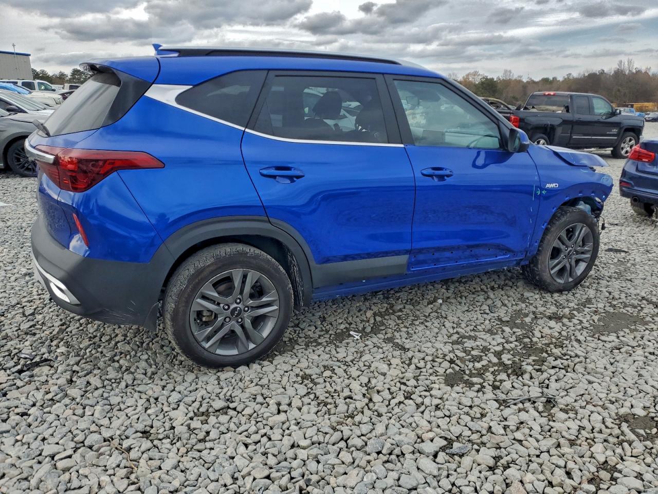 2023 KIA SELTOS S photo 3