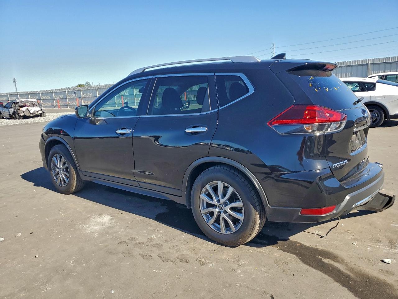 2018 NISSAN ROGUE S photo 2