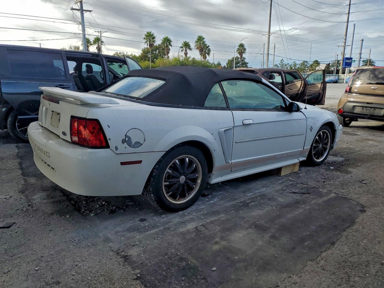 2003 FORD MUSTANG photo 3
