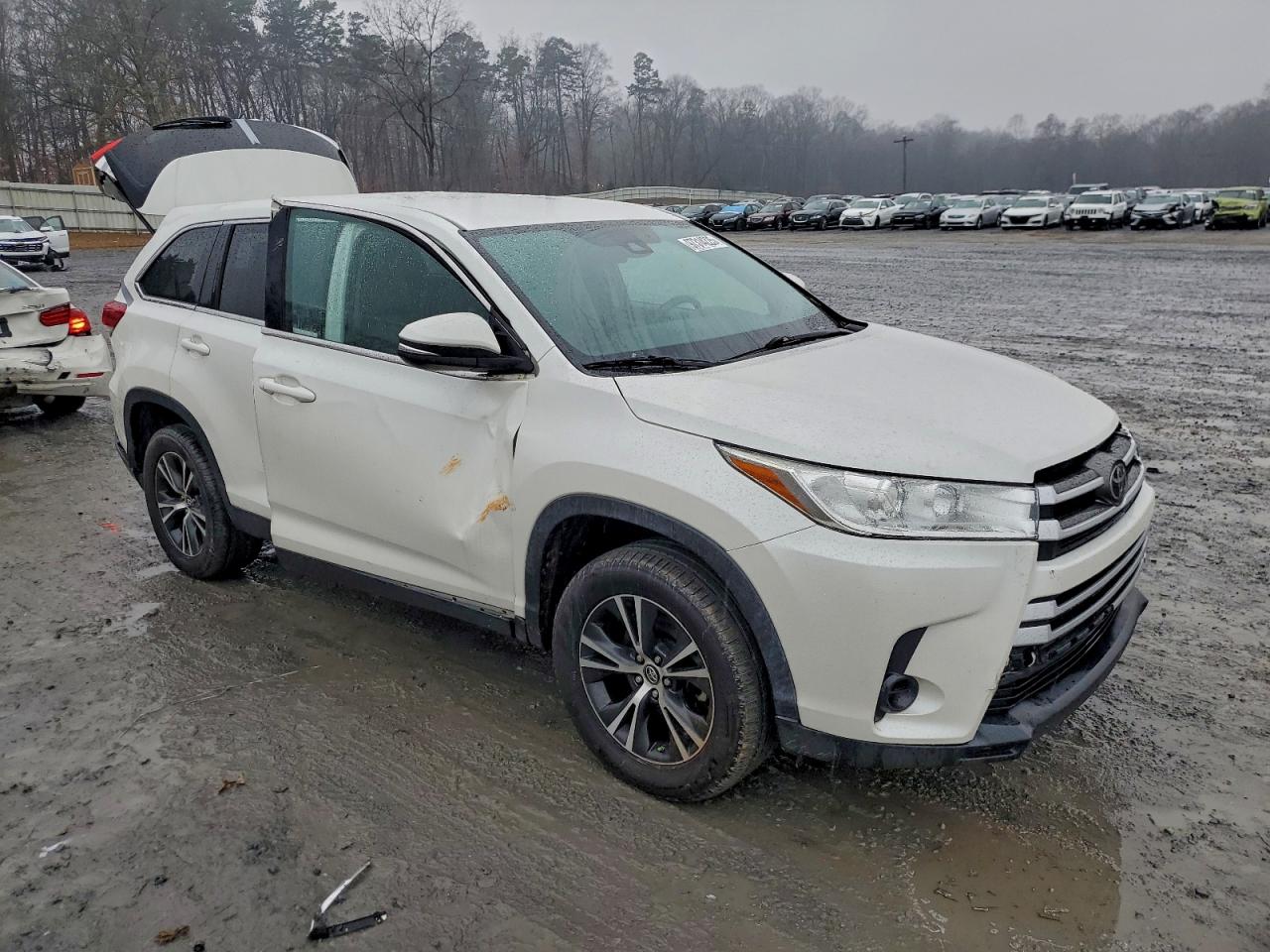 2019 TOYOTA HIGHLANDER LE photo 7