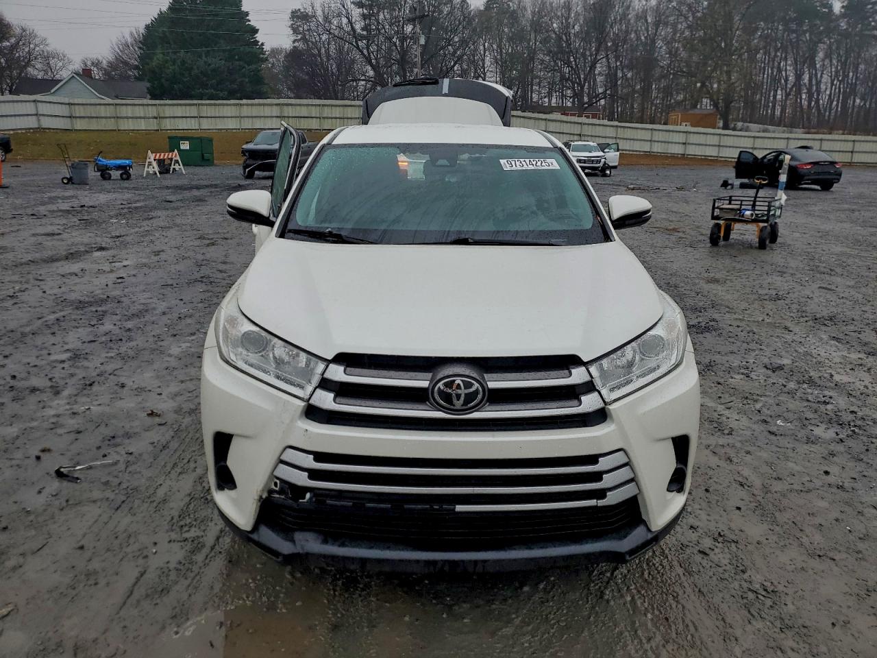 2019 TOYOTA HIGHLANDER LE photo 9