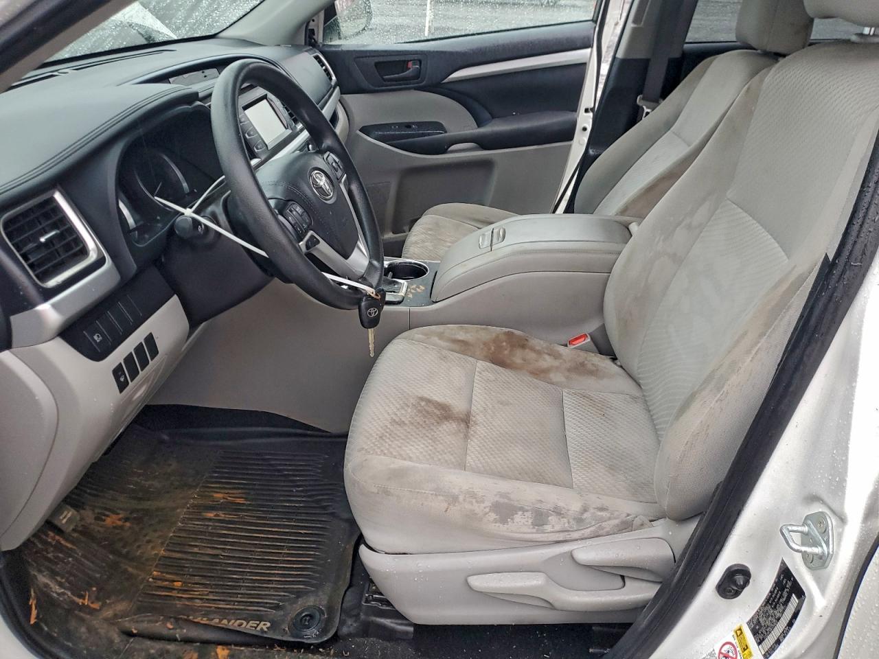 2019 TOYOTA HIGHLANDER LE photo 13