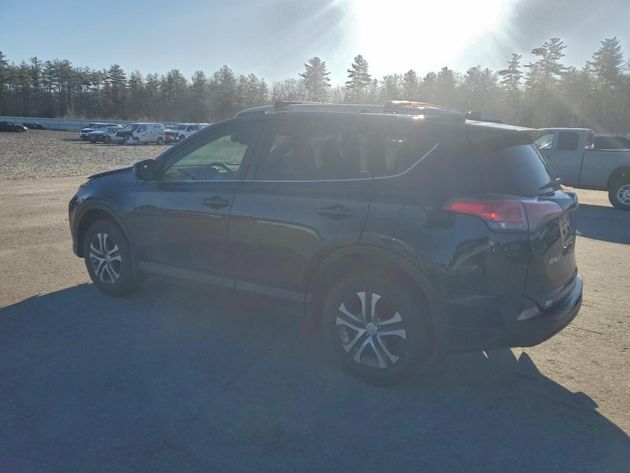 2018 TOYOTA RAV4 LE photo 2