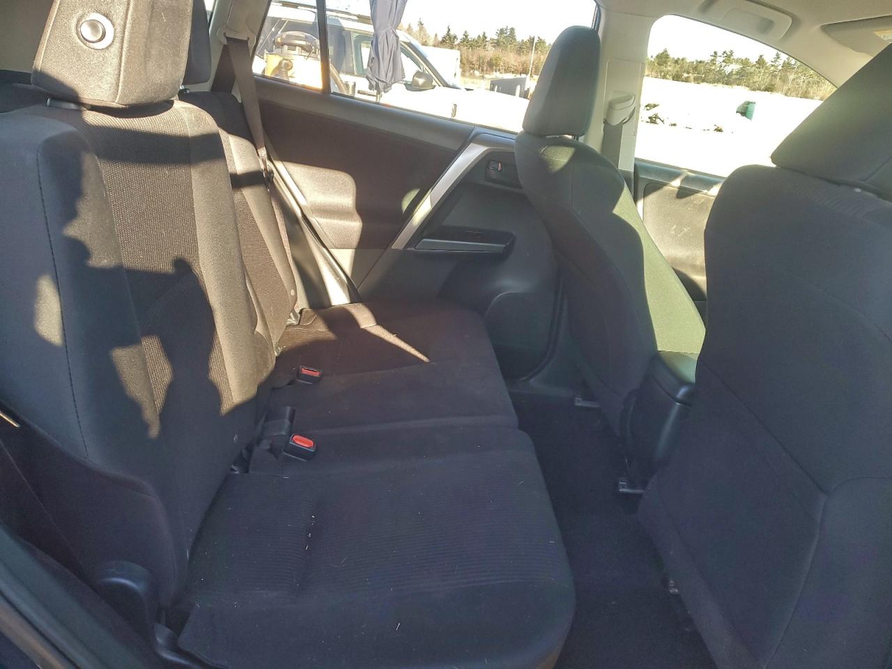 2018 TOYOTA RAV4 LE photo 10