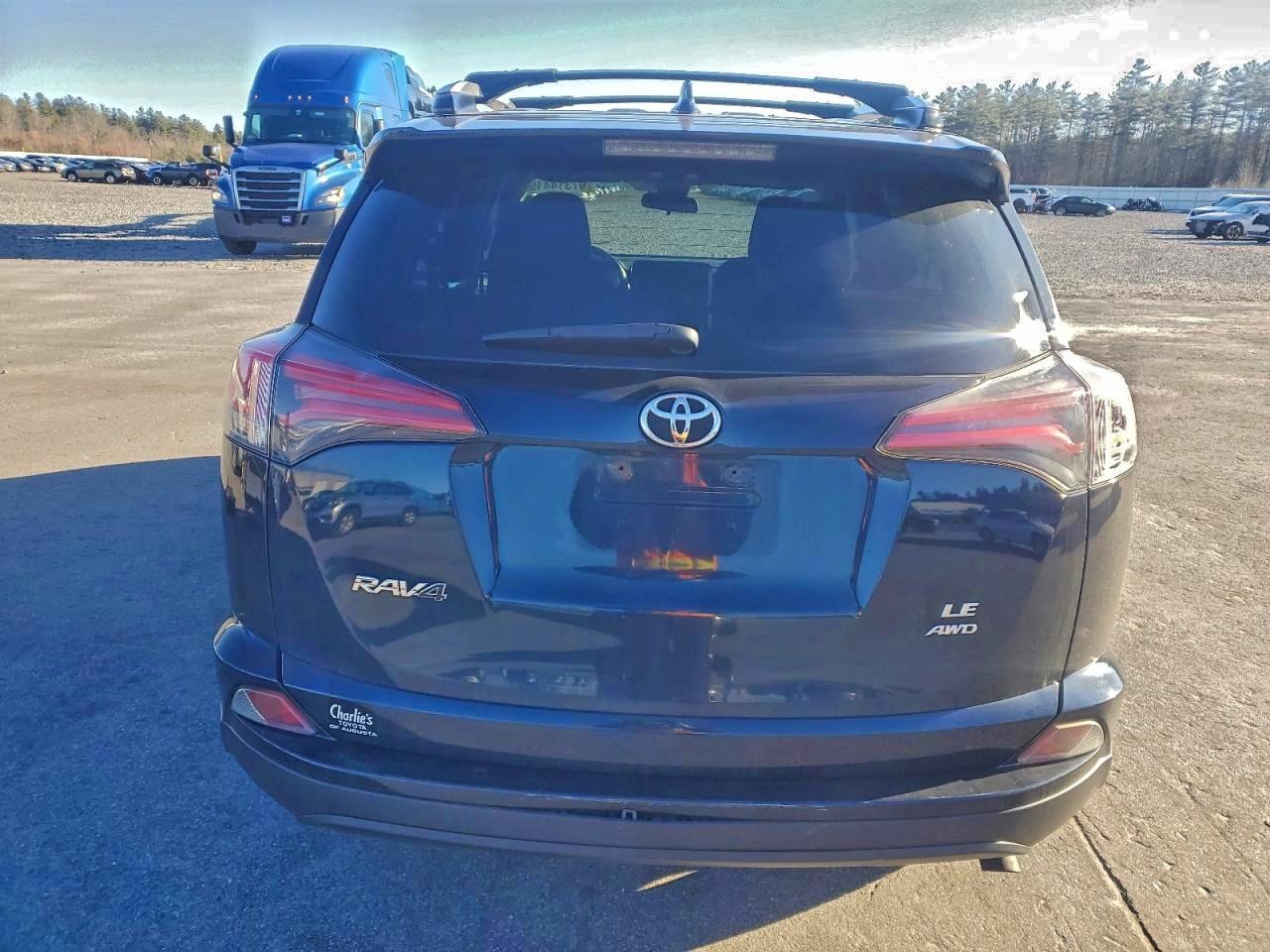 2018 TOYOTA RAV4 LE photo 6