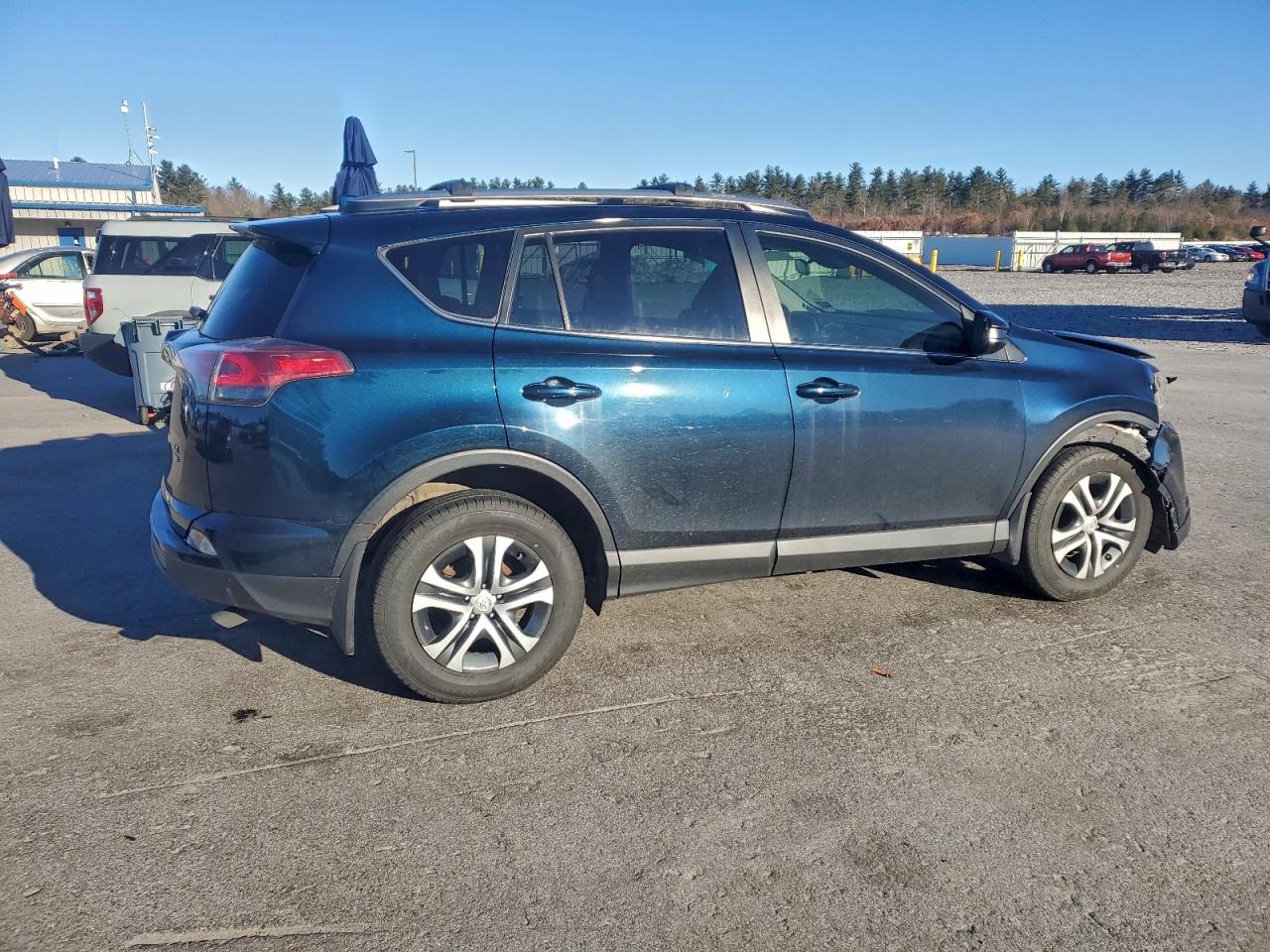 2018 TOYOTA RAV4 LE photo 3