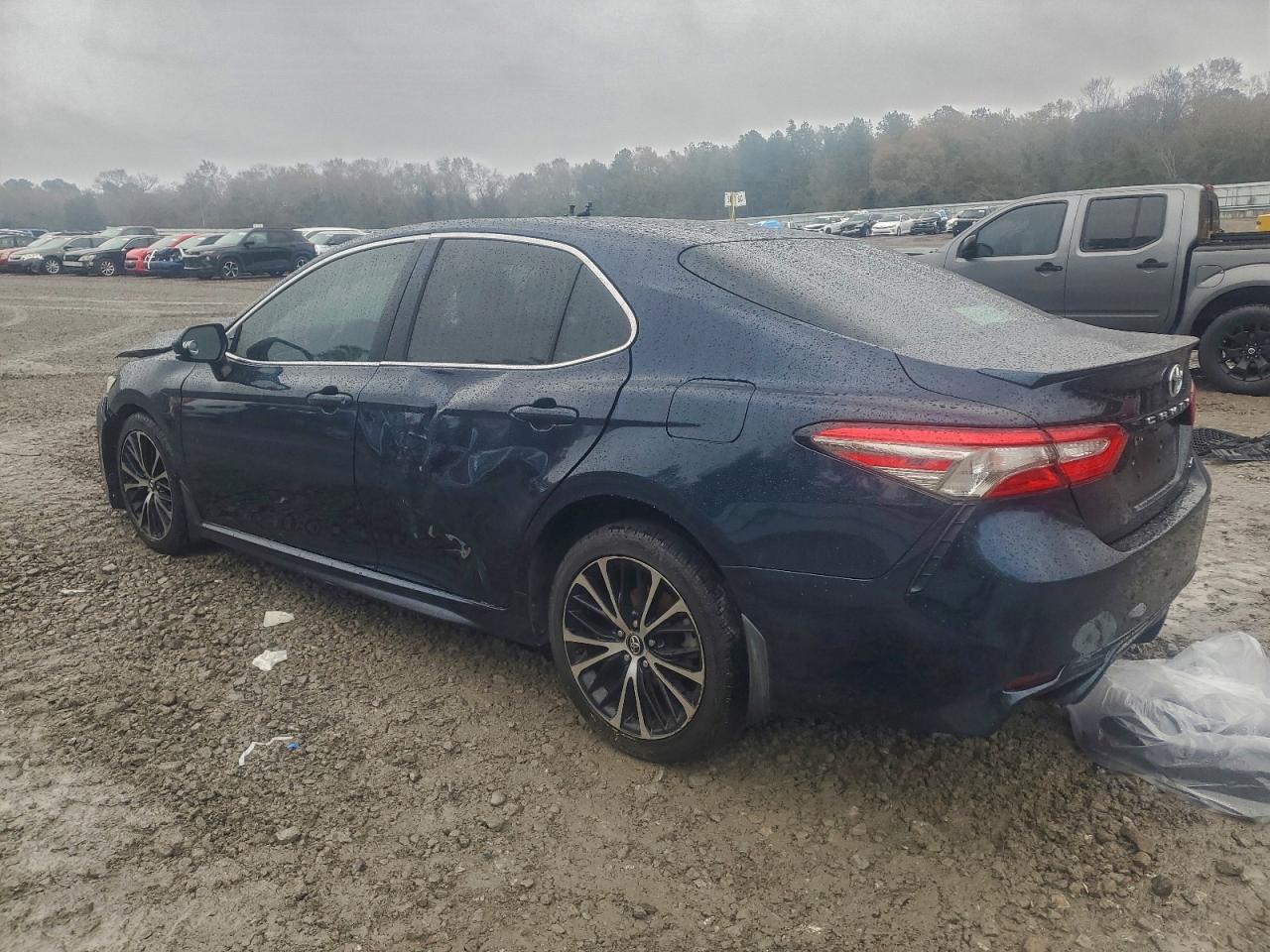 2018 TOYOTA CAMRY L photo 2