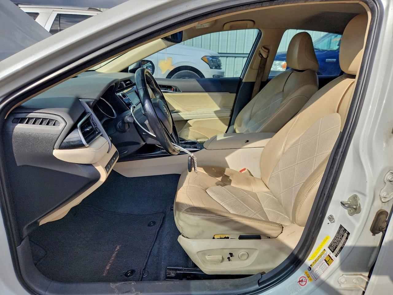 2018 TOYOTA CAMRY HYBRID photo 19
