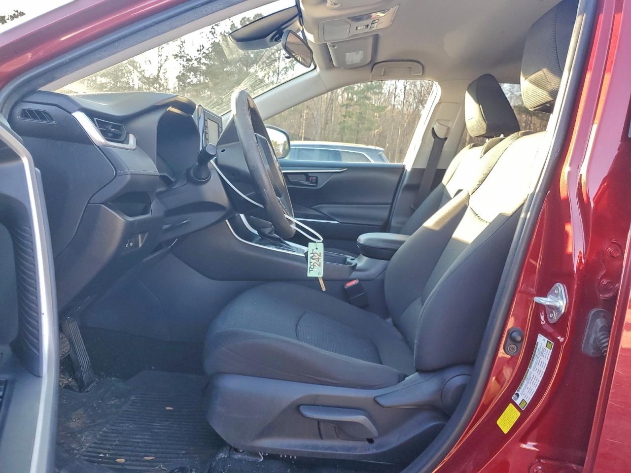 2021 TOYOTA RAV4 LE photo 7