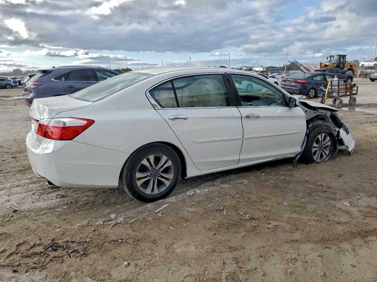 2015 HONDA ACCORD LX photo 3