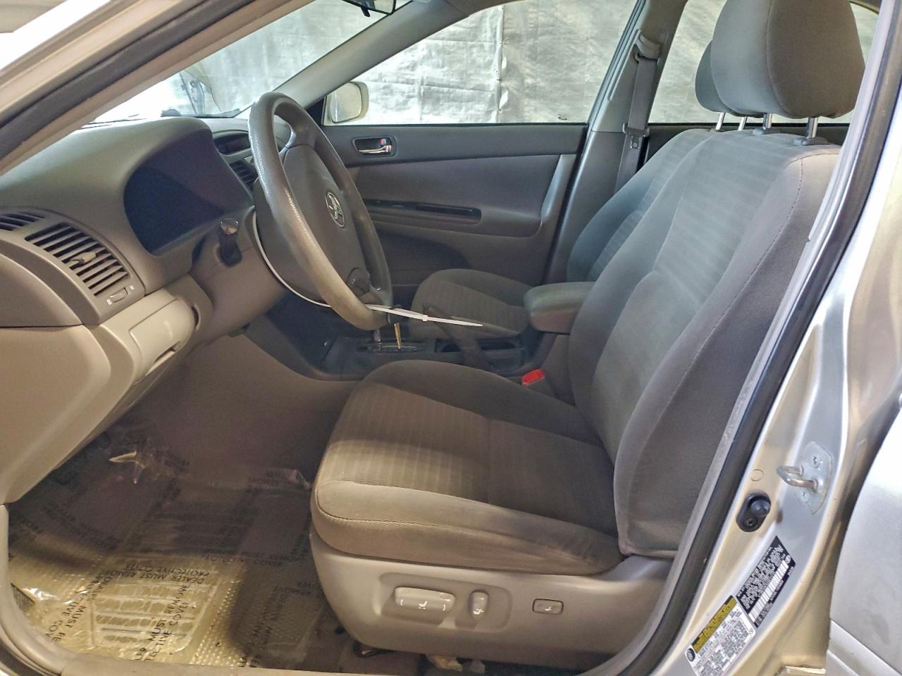2005 TOYOTA CAMRY LE photo 13