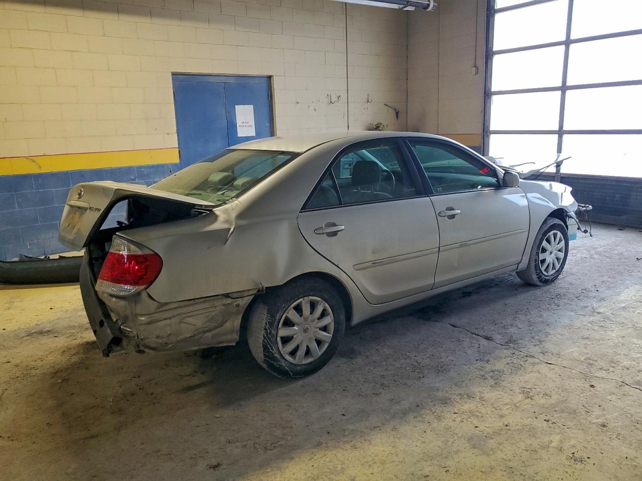 2005 TOYOTA CAMRY LE photo 5