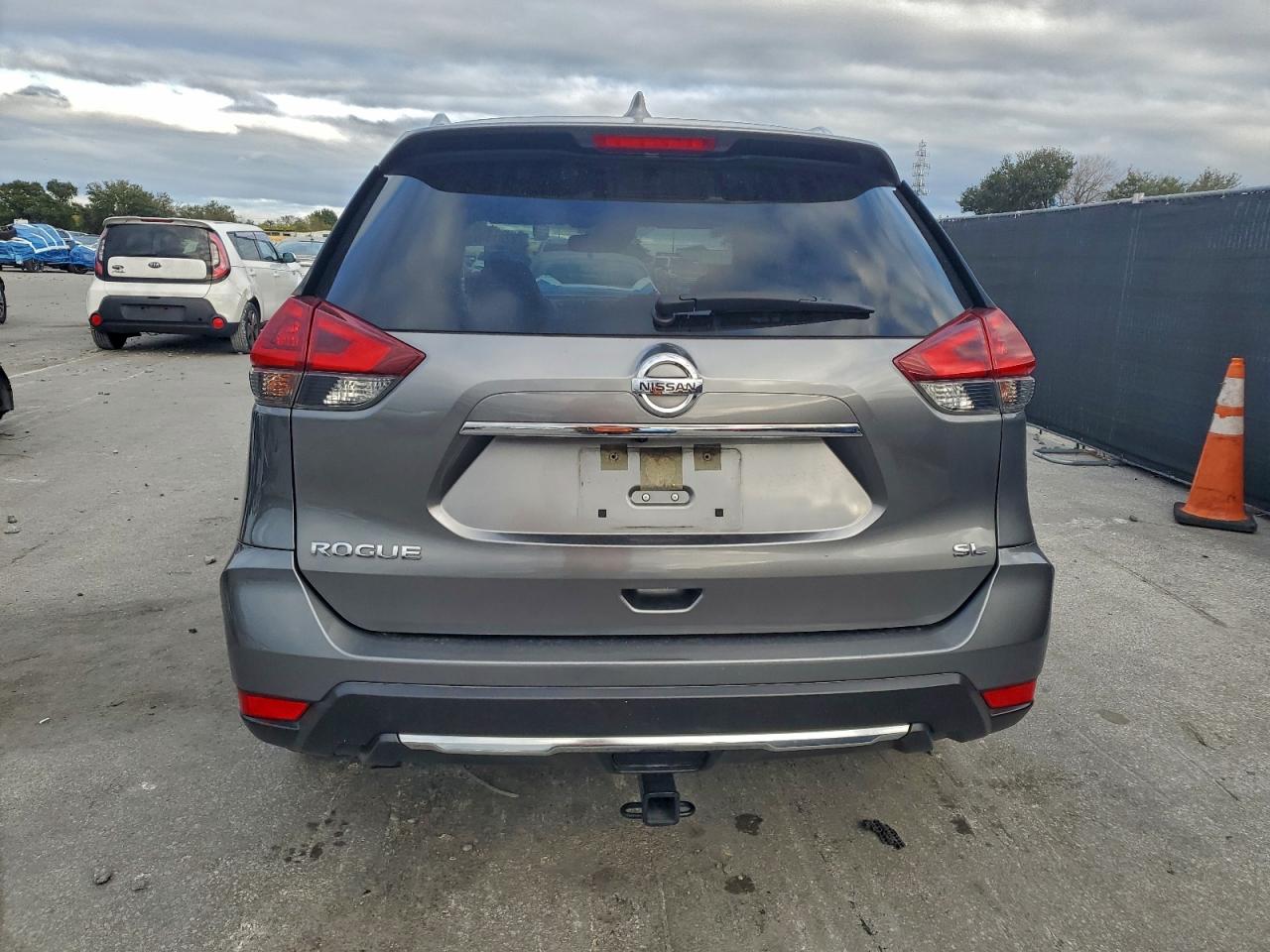 2018 NISSAN ROGUE S photo 11
