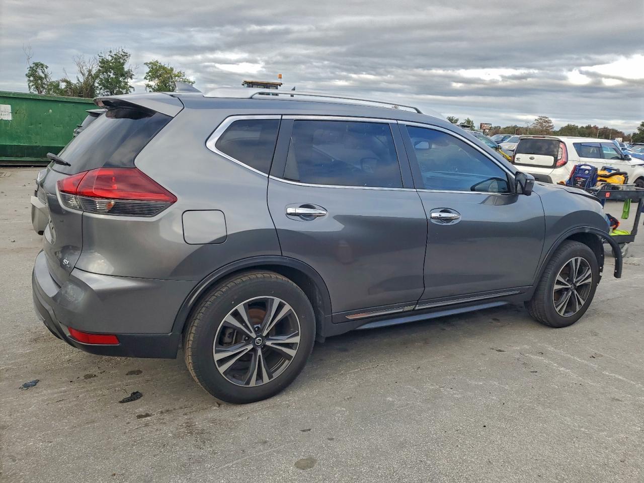 2018 NISSAN ROGUE S photo 5
