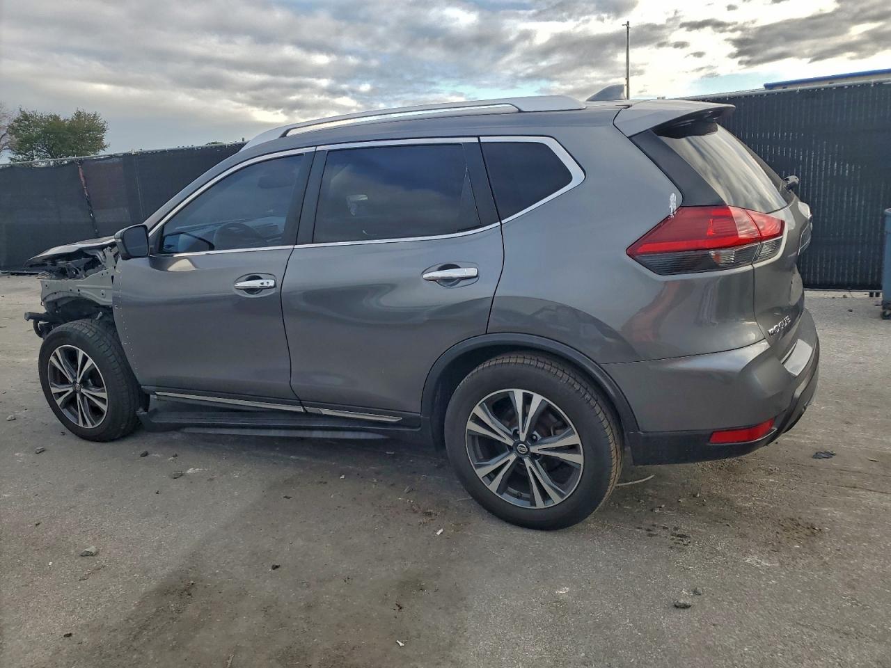 2018 NISSAN ROGUE S photo 3